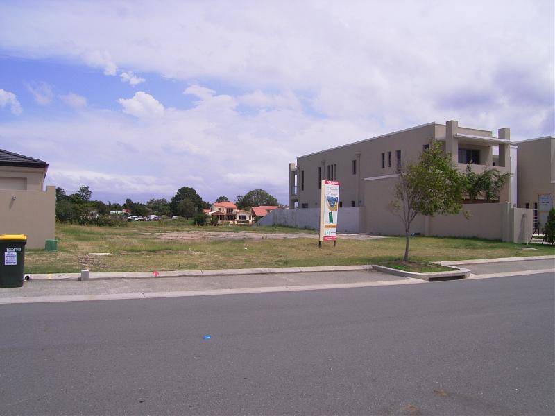 147 Sir Bruce Small Boulevard, Benowa QLD 4217