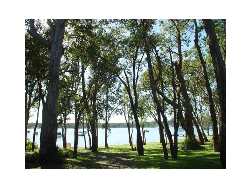 32 Lloyd Avenue, Chain Valley Bay NSW 2259