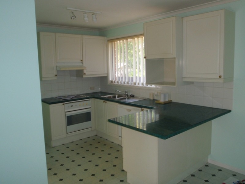 10 Reid Place, Illawong NSW 2234