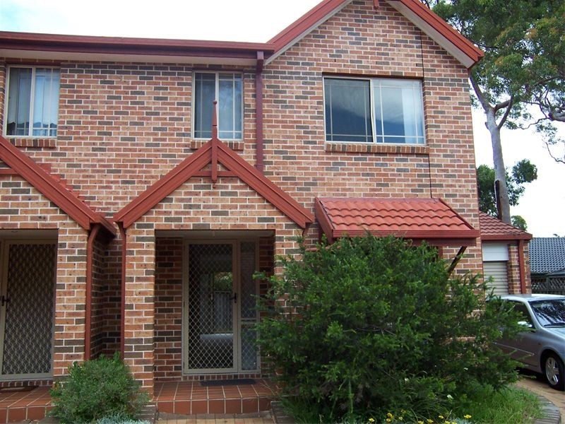 10 Owen Jones Row, Menai NSW 2234