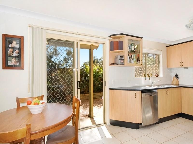 2/96 Toronto Parade, Sutherland NSW 2232