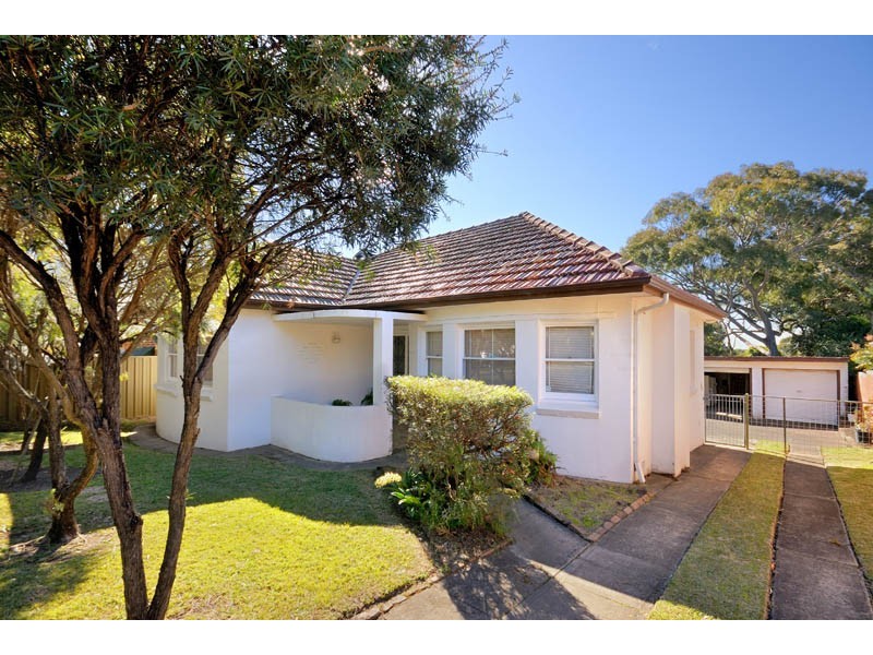 1  Ambyne Street, Woolooware NSW 2230