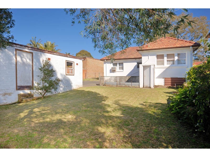 1  Ambyne Street, Woolooware NSW 2230