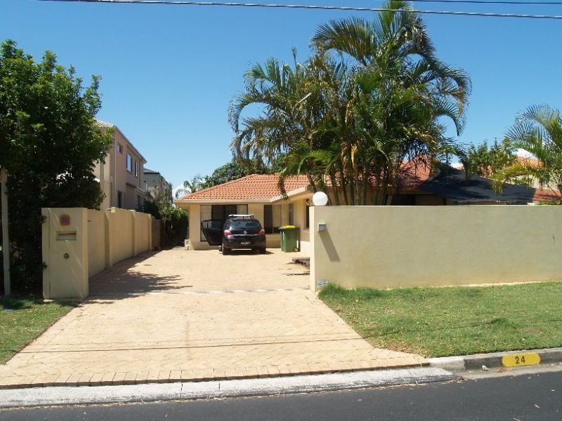 24  Nankeen Av, Paradise Point QLD 4216