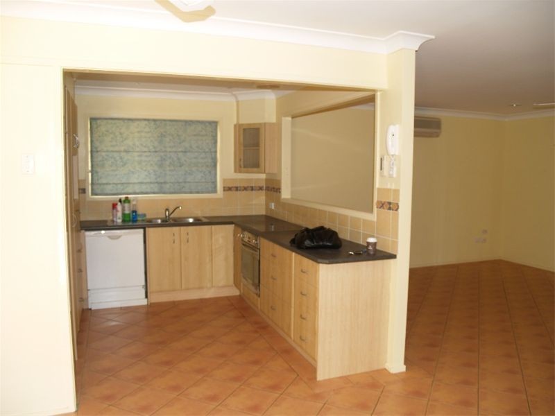 24  Nankeen Av, Paradise Point QLD 4216