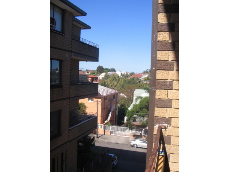 4/24  Glen Street, Marrickville NSW 2204