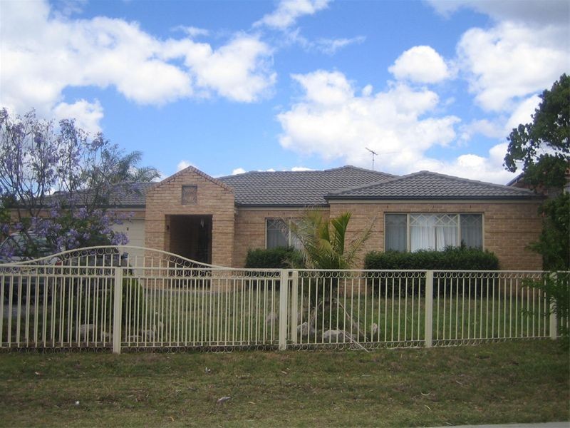 9 Springfield Court, Wattle Grove NSW 2173