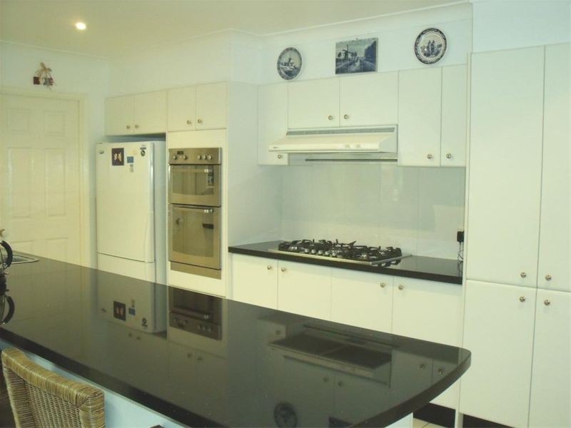 19  Cassinia Court, Wattle Grove NSW 2173