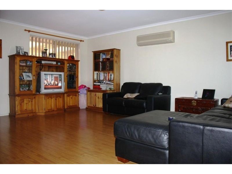 34  Birdwood Ave, Wattle Grove NSW 2173