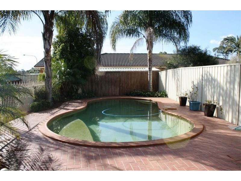 34  Birdwood Ave, Wattle Grove NSW 2173