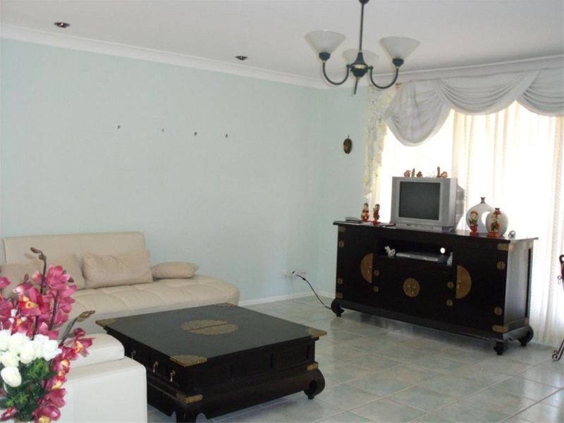 7  Quamby Court, Wattle Grove NSW 2173