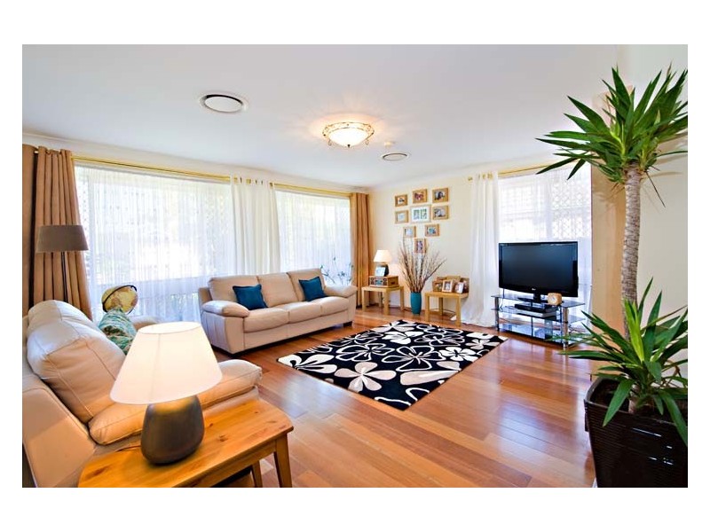 16  Oatlands Court, Wattle Grove NSW 2173