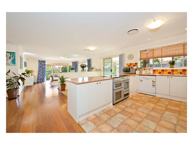 16  Oatlands Court, Wattle Grove NSW 2173