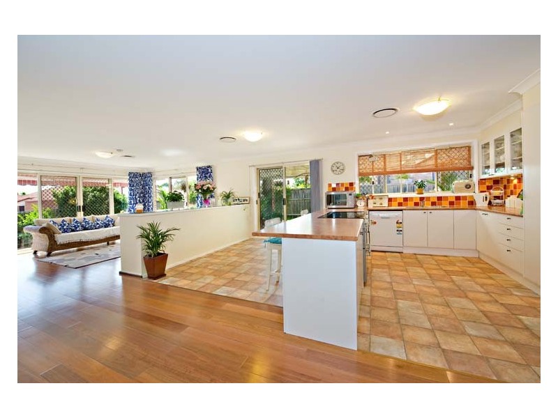 16  Oatlands Court, Wattle Grove NSW 2173