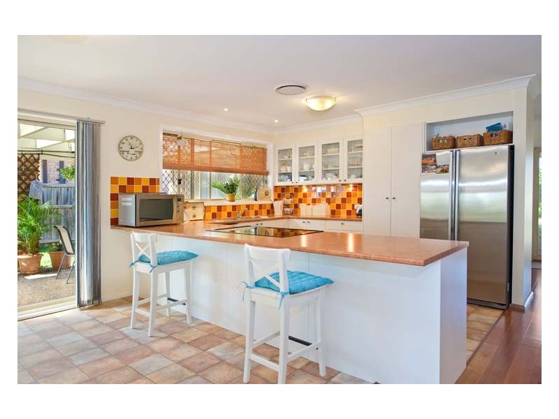 16  Oatlands Court, Wattle Grove NSW 2173