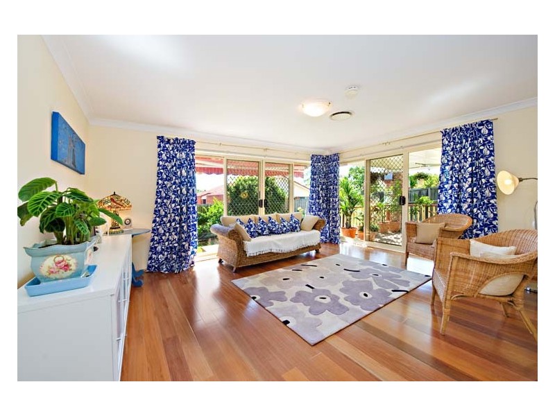 16  Oatlands Court, Wattle Grove NSW 2173