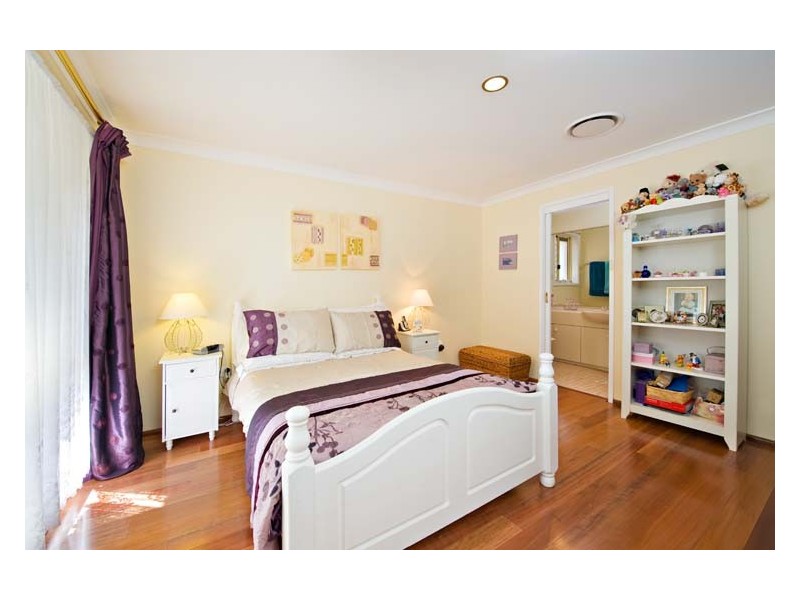 16  Oatlands Court, Wattle Grove NSW 2173