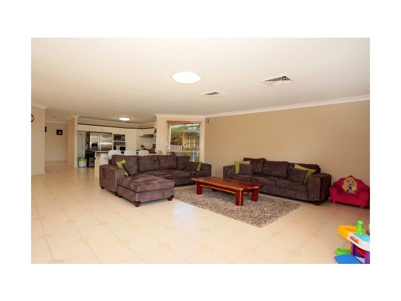 1 Eildon Court, Wattle Grove NSW 2173