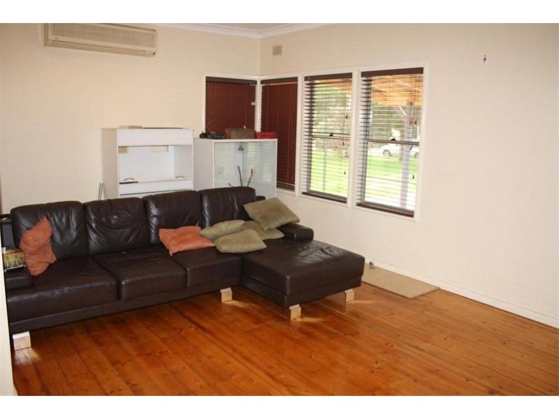 6 Birdwood Avenue, Wattle Grove NSW 2173