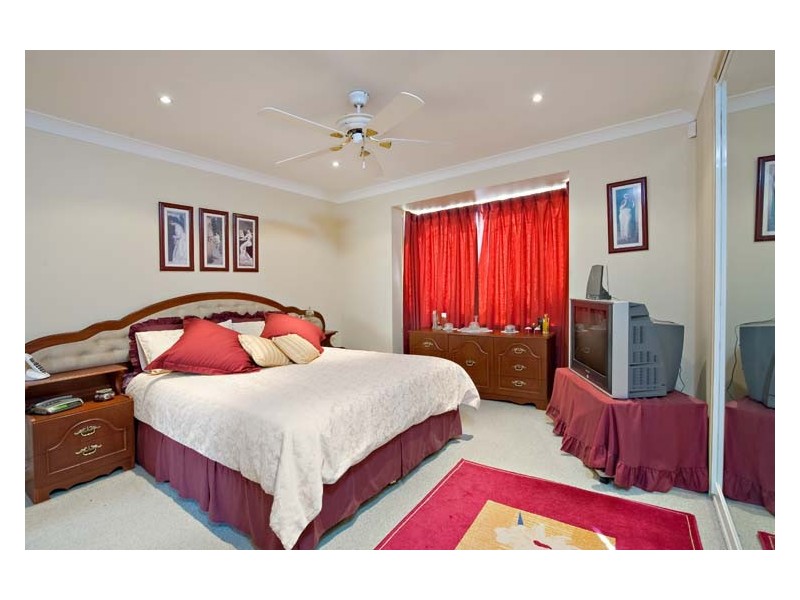5 Cliveden Court, Wattle Grove NSW 2173
