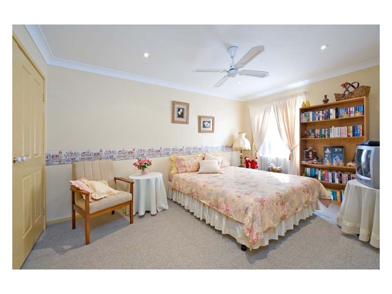 5 Cliveden Court, Wattle Grove NSW 2173