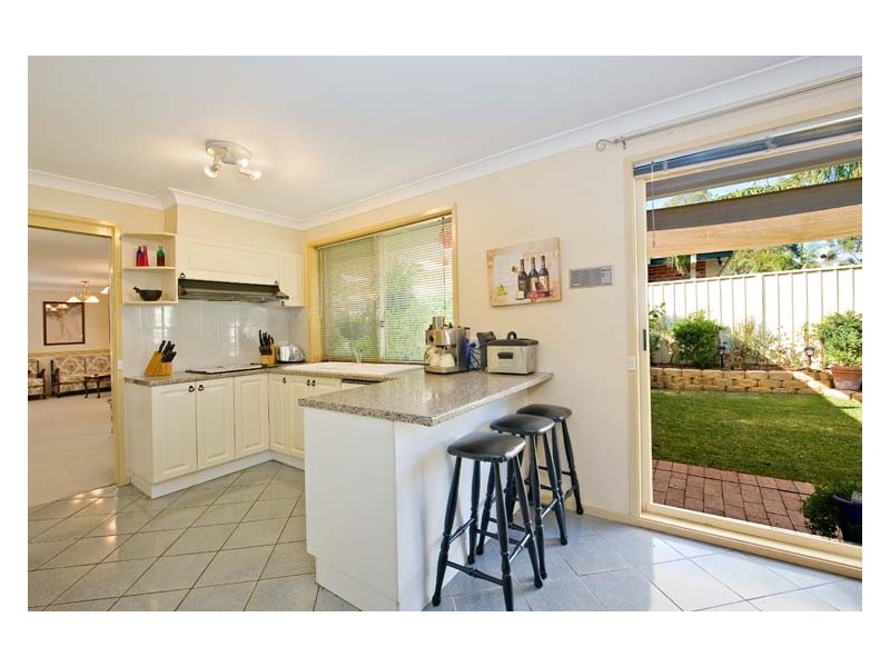 5 Cliveden Court, Wattle Grove NSW 2173