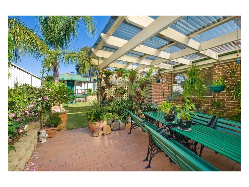 5 Cliveden Court, Wattle Grove NSW 2173