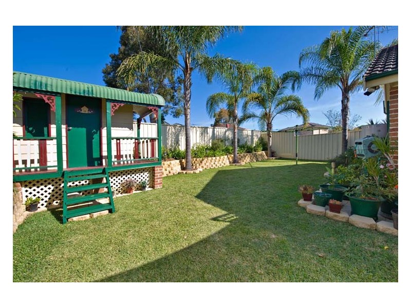 5 Cliveden Court, Wattle Grove NSW 2173