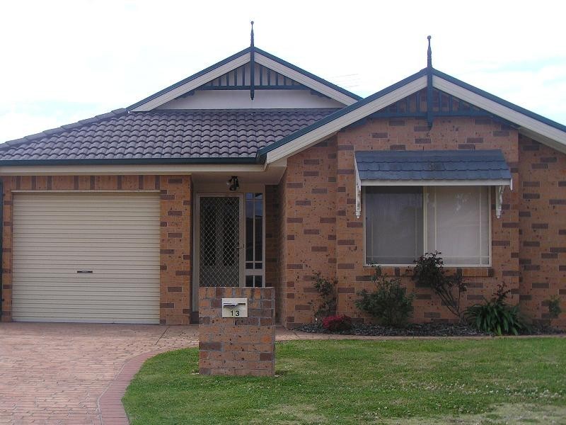 13 Gracemere Court, Wattle Grove NSW 2173