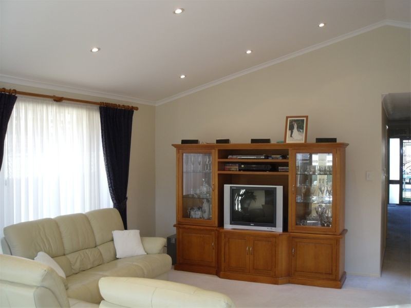 15  Banyule Court, Wattle Grove NSW 2173