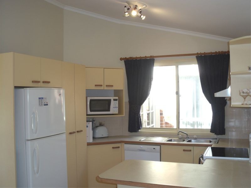 15  Banyule Court, Wattle Grove NSW 2173