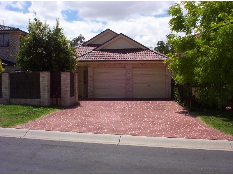 4 Barrington Court, Wattle Grove NSW 2173