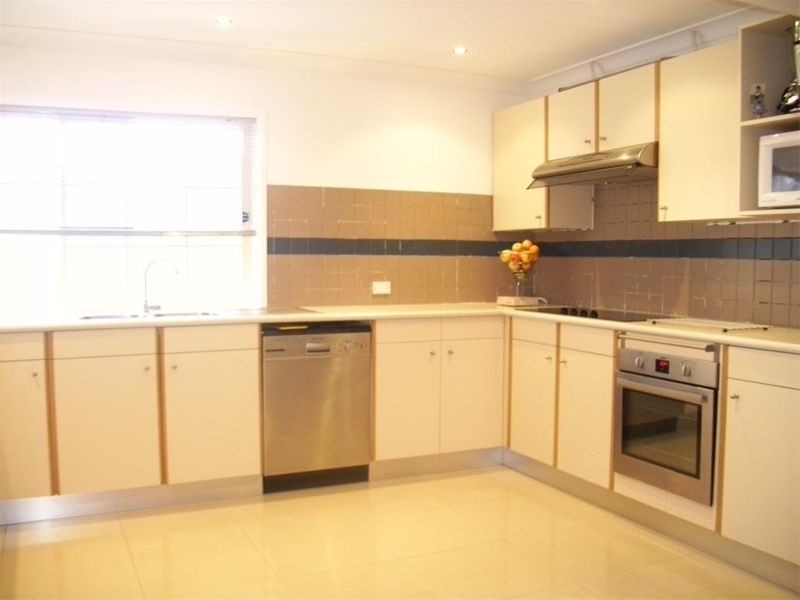 8  Swindon Place, Chipping Norton NSW 2170