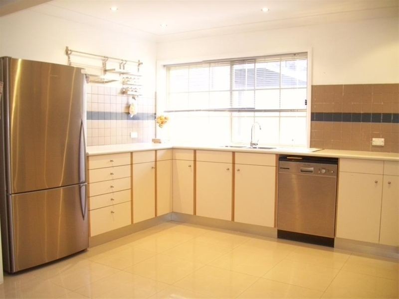 8  Swindon Place, Chipping Norton NSW 2170