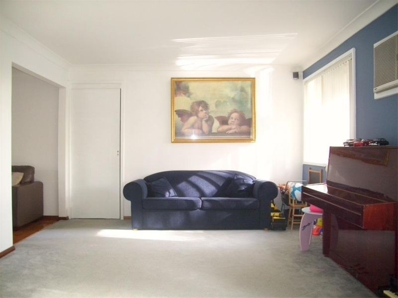 8  Swindon Place, Chipping Norton NSW 2170