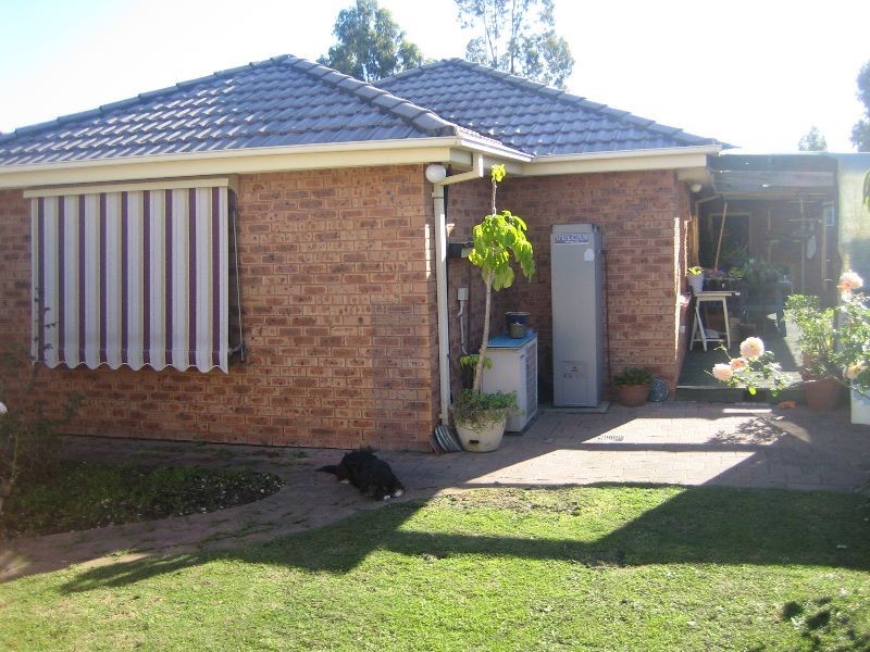 15 Claremont Ct, Wattle Grove NSW 2173