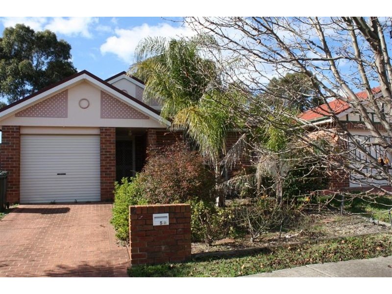 5 Corryton Ct, Wattle Grove NSW 2173