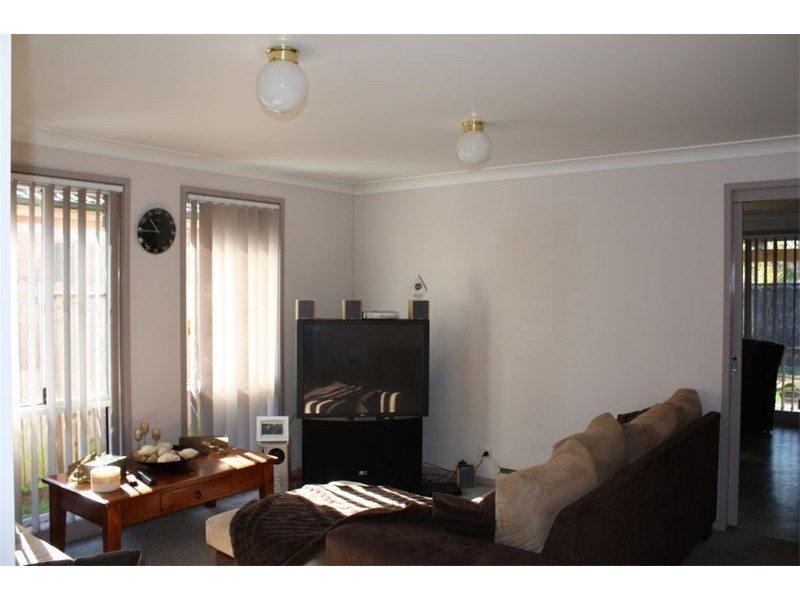 5 Corryton Ct, Wattle Grove NSW 2173