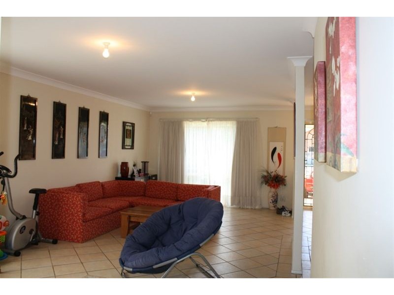 16  Derwent Court, Wattle Grove NSW 2173