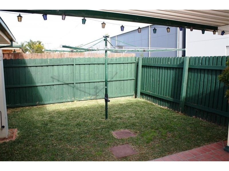 16  Derwent Court, Wattle Grove NSW 2173