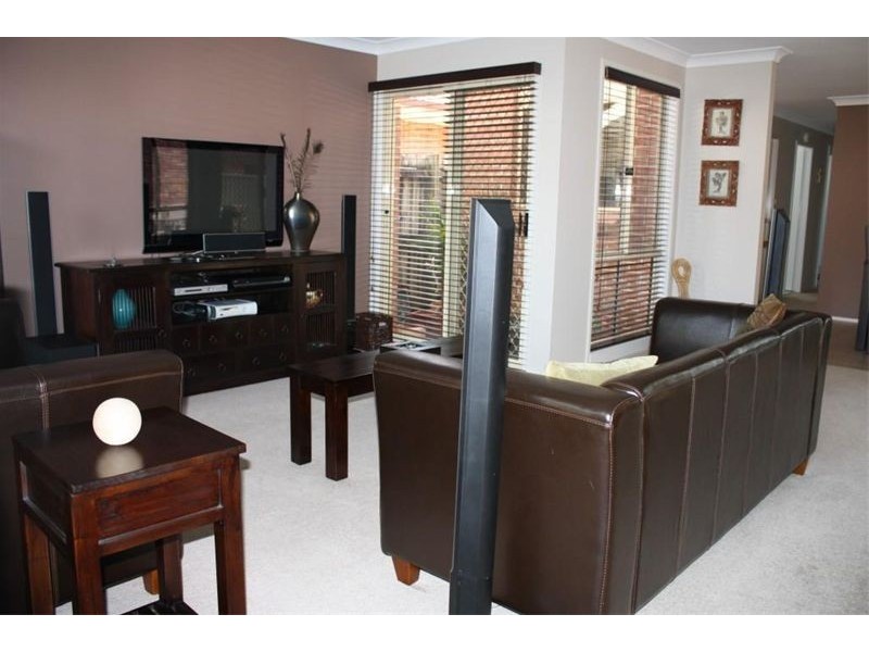 19  Woburn Abbey Court, Wattle Grove NSW 2173