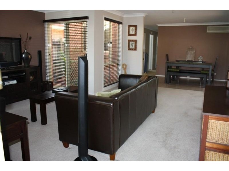 19  Woburn Abbey Court, Wattle Grove NSW 2173