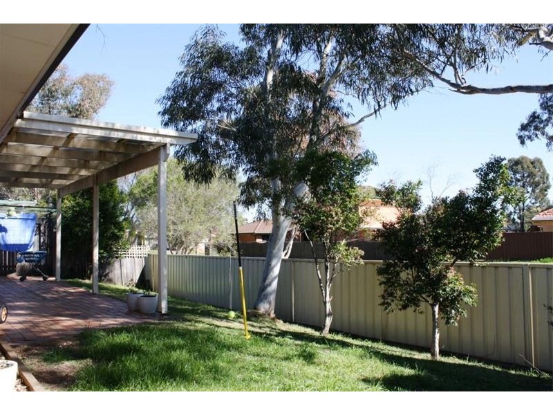 3 Booree Crt, Wattle Grove NSW 2173