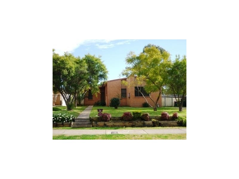 17 Sabre Cres, Holsworthy NSW 2173