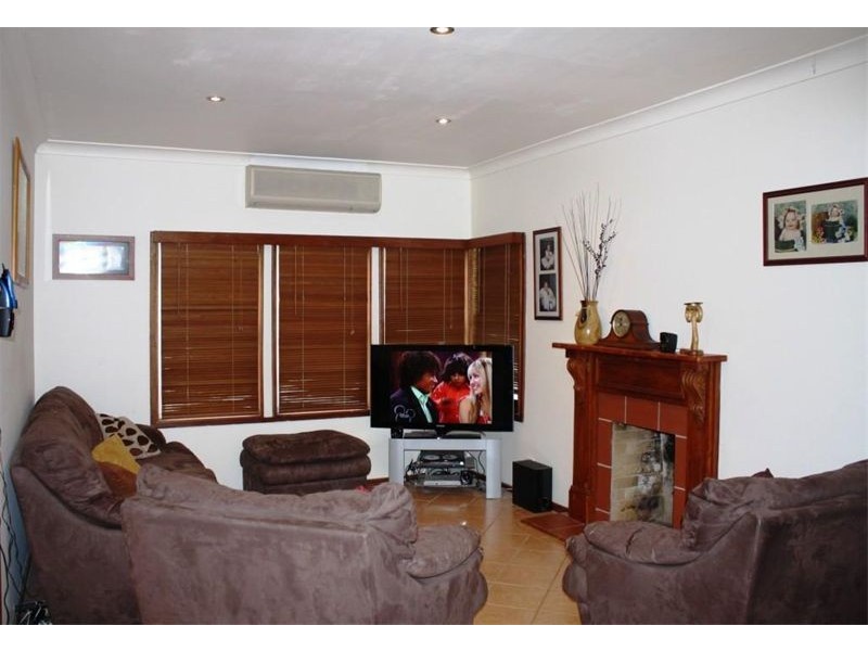 8  Bridges Ave, Wattle Grove NSW 2173