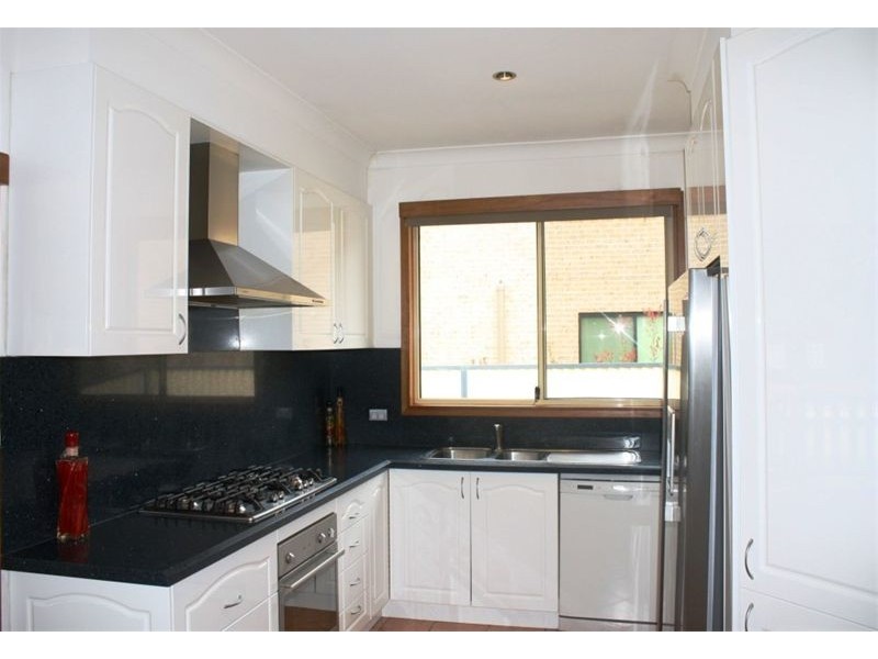 8  Bridges Ave, Wattle Grove NSW 2173