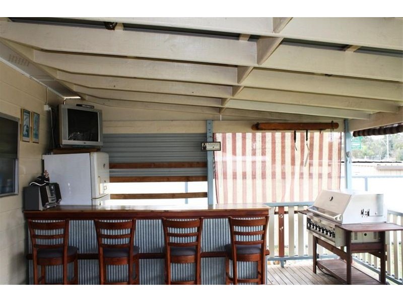 8  Bridges Ave, Wattle Grove NSW 2173