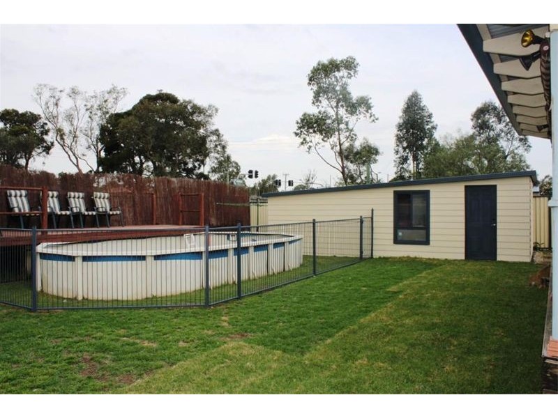 8  Bridges Ave, Wattle Grove NSW 2173