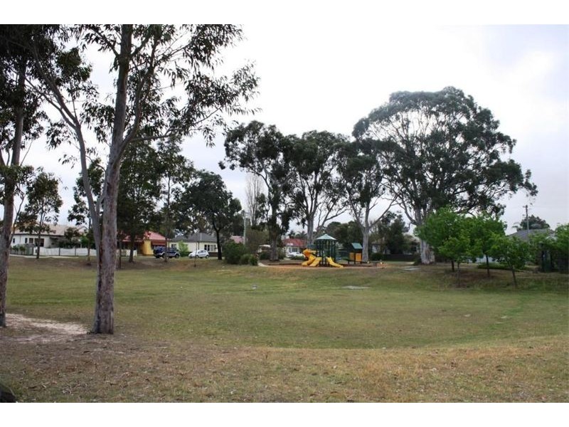 8  Bridges Ave, Wattle Grove NSW 2173