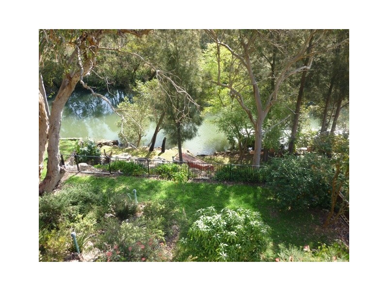 1 Gambier Ave, Sandy Point NSW 2172